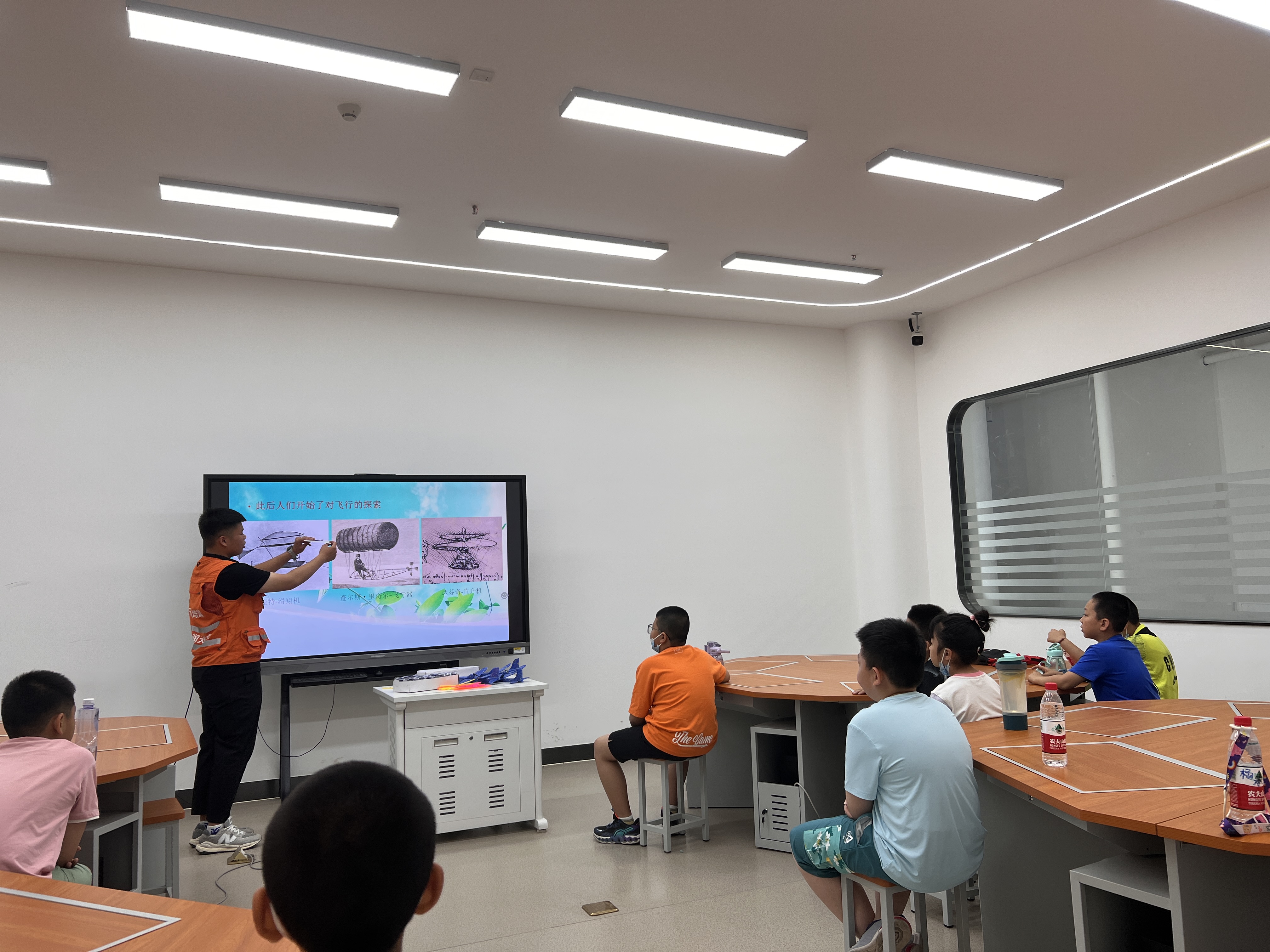 少儿无人机航模培训机构——保华润天航空无人机培训学校