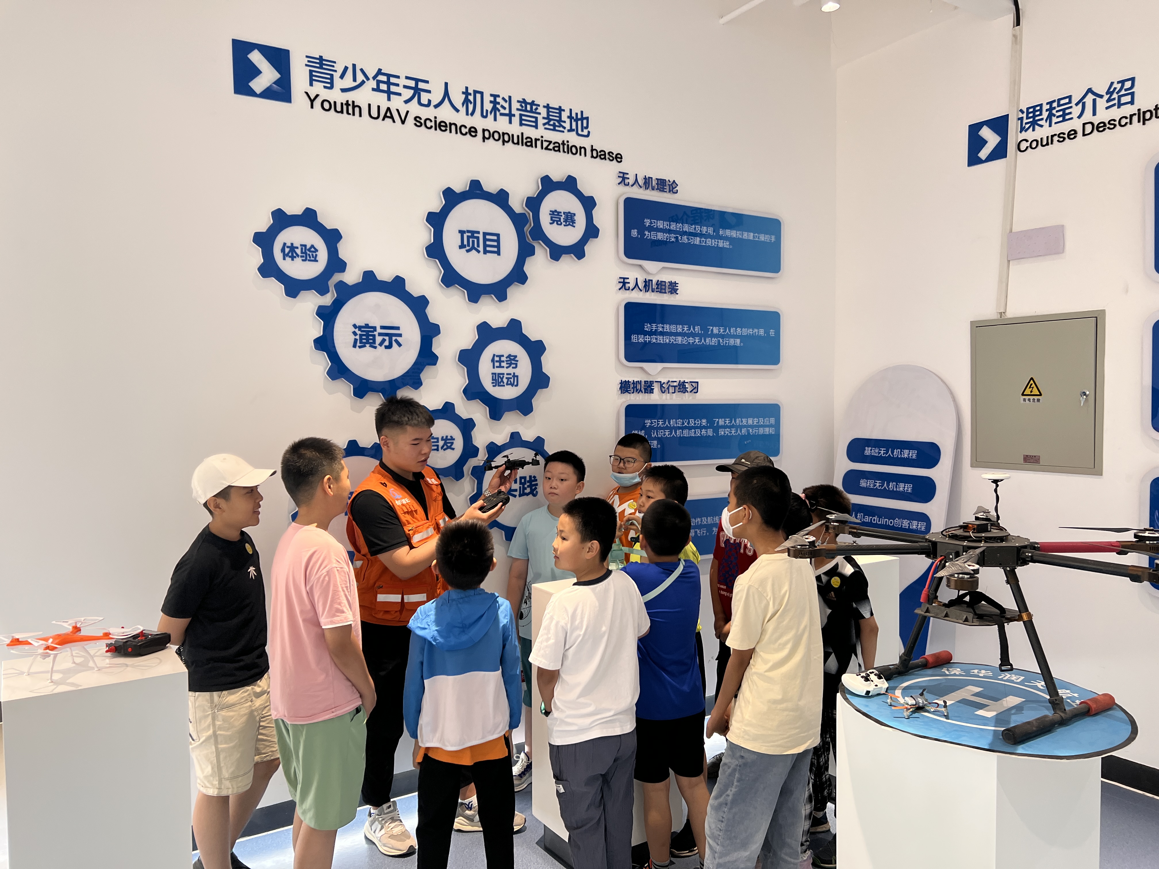 乌鲁木齐青少年的科技新选择：无人机培训成热门趋势！-新疆保华润天航空